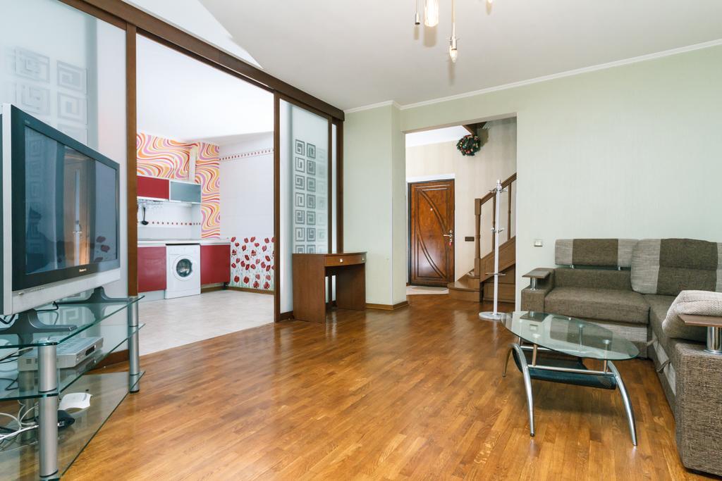 Two-Storey Apartment Near Iec Kiev Bagian luar foto