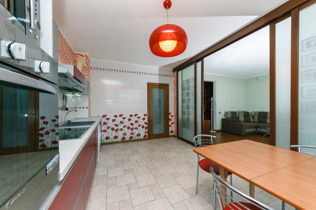 Two-Storey Apartment Near Iec Kiev Bagian luar foto